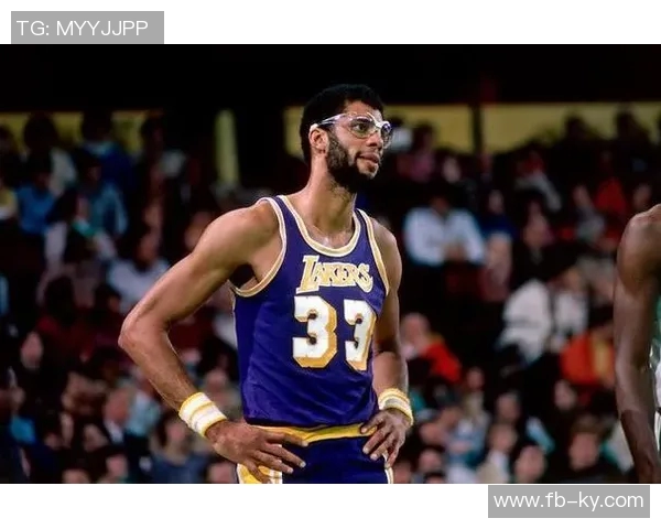 克莱生涯第44场零罚球25分创历史希尔德29场紧随其后 克莱生涯第44场零罚球25分创历史希尔德29场紧随其后