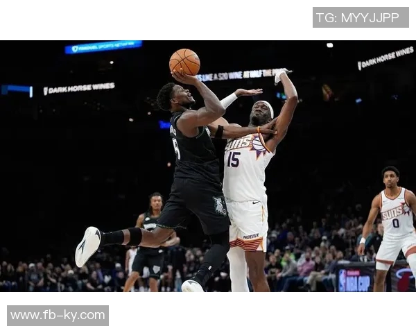 爱德华兹因伤病管理缺阵森林狼客战雄鹿场均289分5板的他将缺席比赛