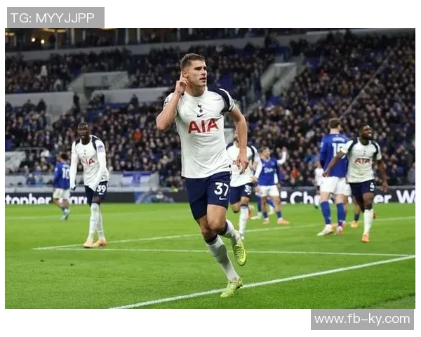 昔日主帅范德芬解析澳波执着战术全场压迫的背后故事 昔日主帅范德芬解析澳波执着战术全场压迫的背后故事