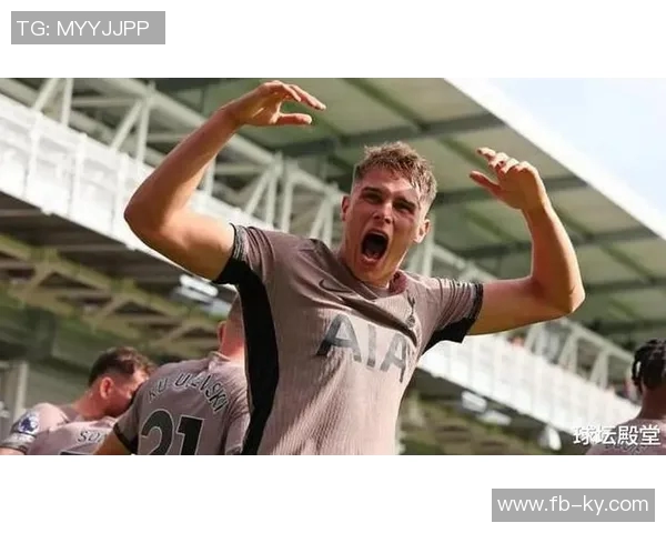 热刺后卫乌多吉在伦敦街头遭经纪人持枪威胁事件引发关注