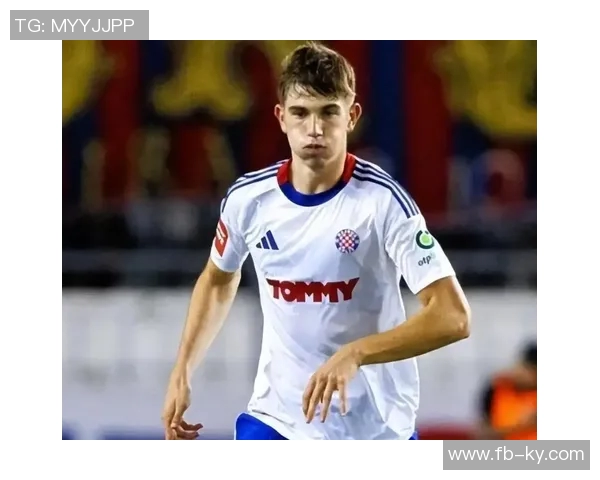 巴萨关注克罗地亚18岁中卫姆拉契奇已进行球员情况咨询 巴萨关注克罗地亚18岁中卫姆拉契奇已进行球员情况咨询